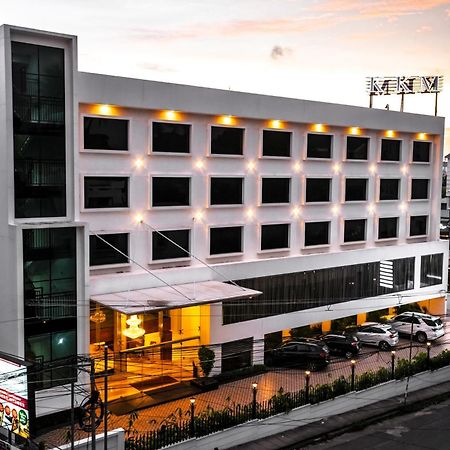 Готель Kkm International Thiruvananthapuram Екстер'єр фото