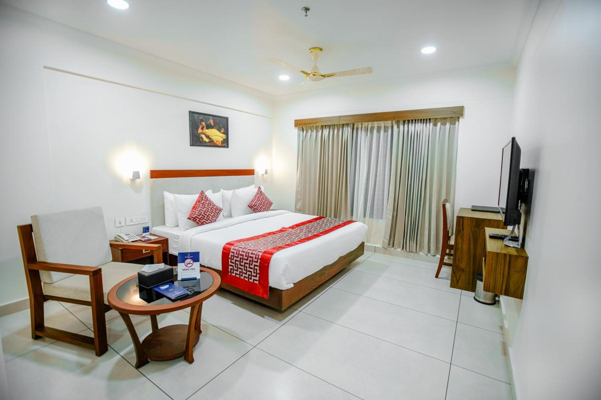 Готель Kkm International Thiruvananthapuram Екстер'єр фото