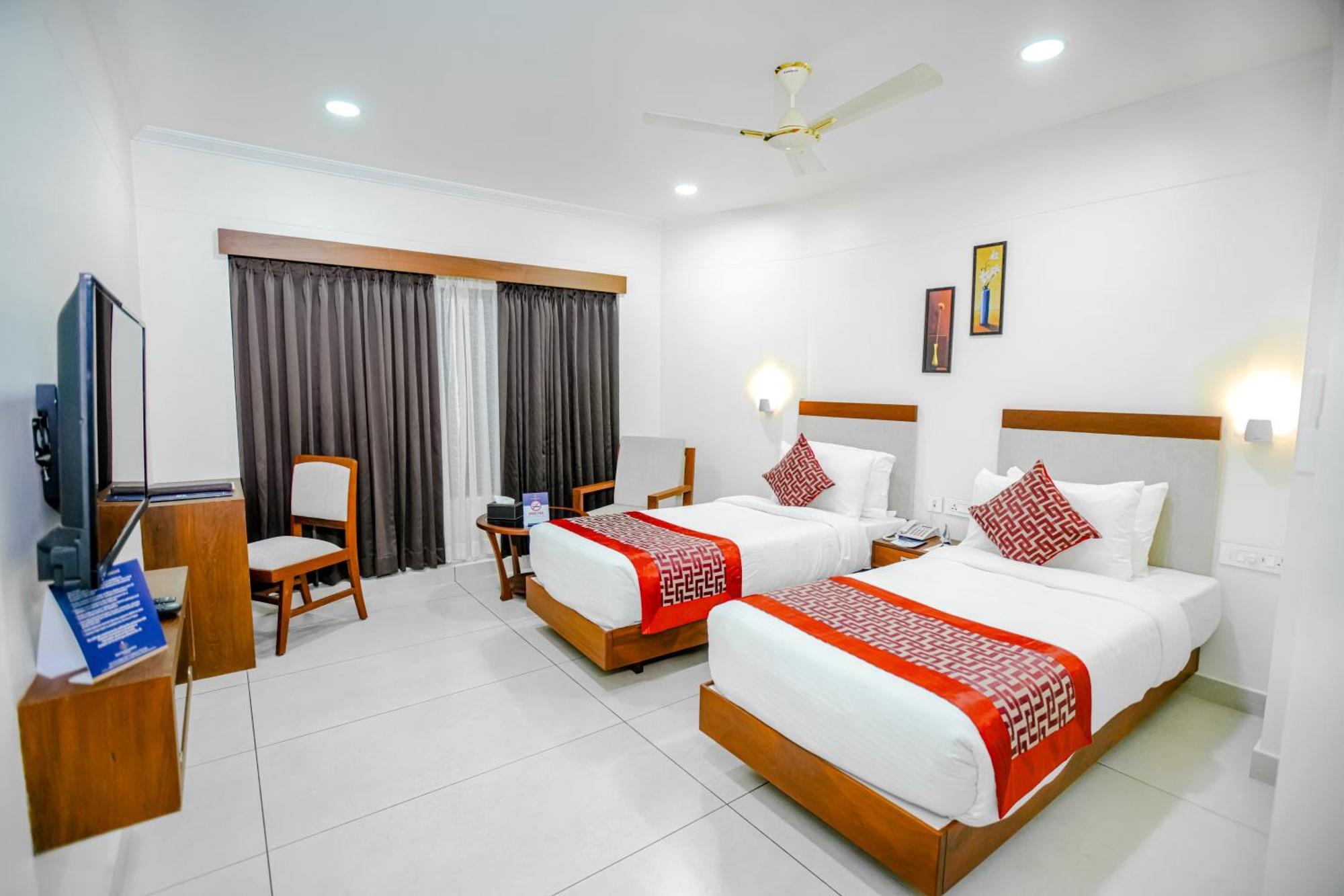 Готель Kkm International Thiruvananthapuram Екстер'єр фото